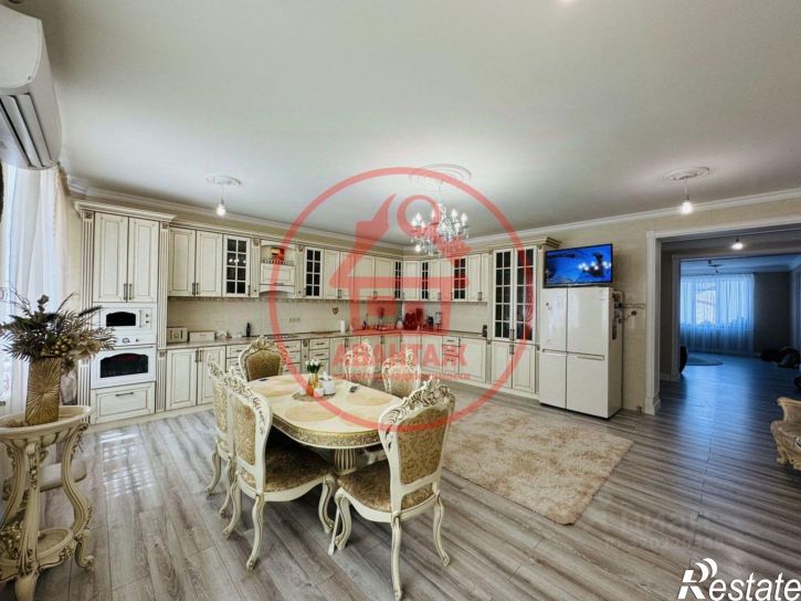 4-комн квартира улица Ефремова, 162,  д. 162