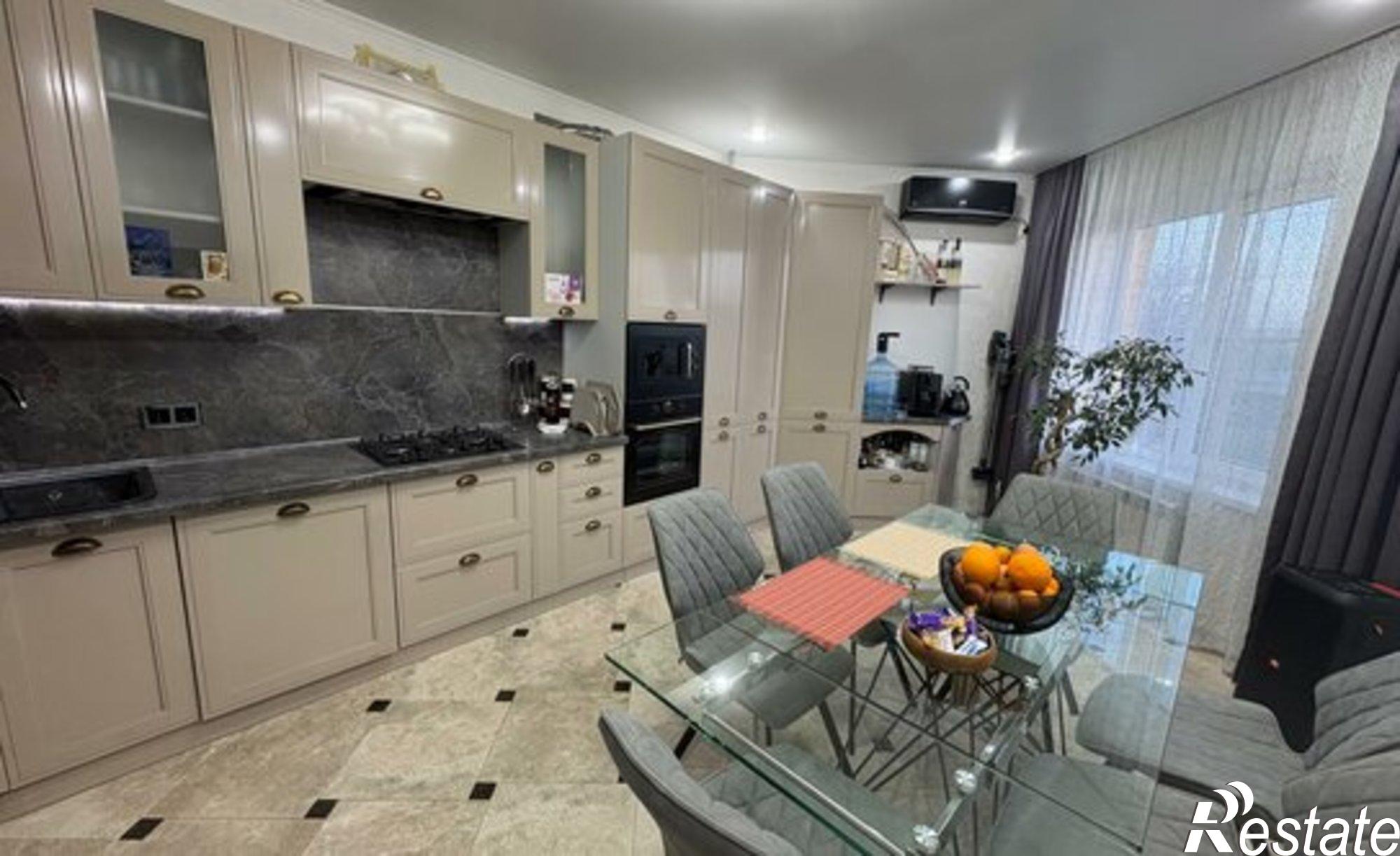 Купить квартиру за 7 990 000 рублей на Новороссийская улица, 77