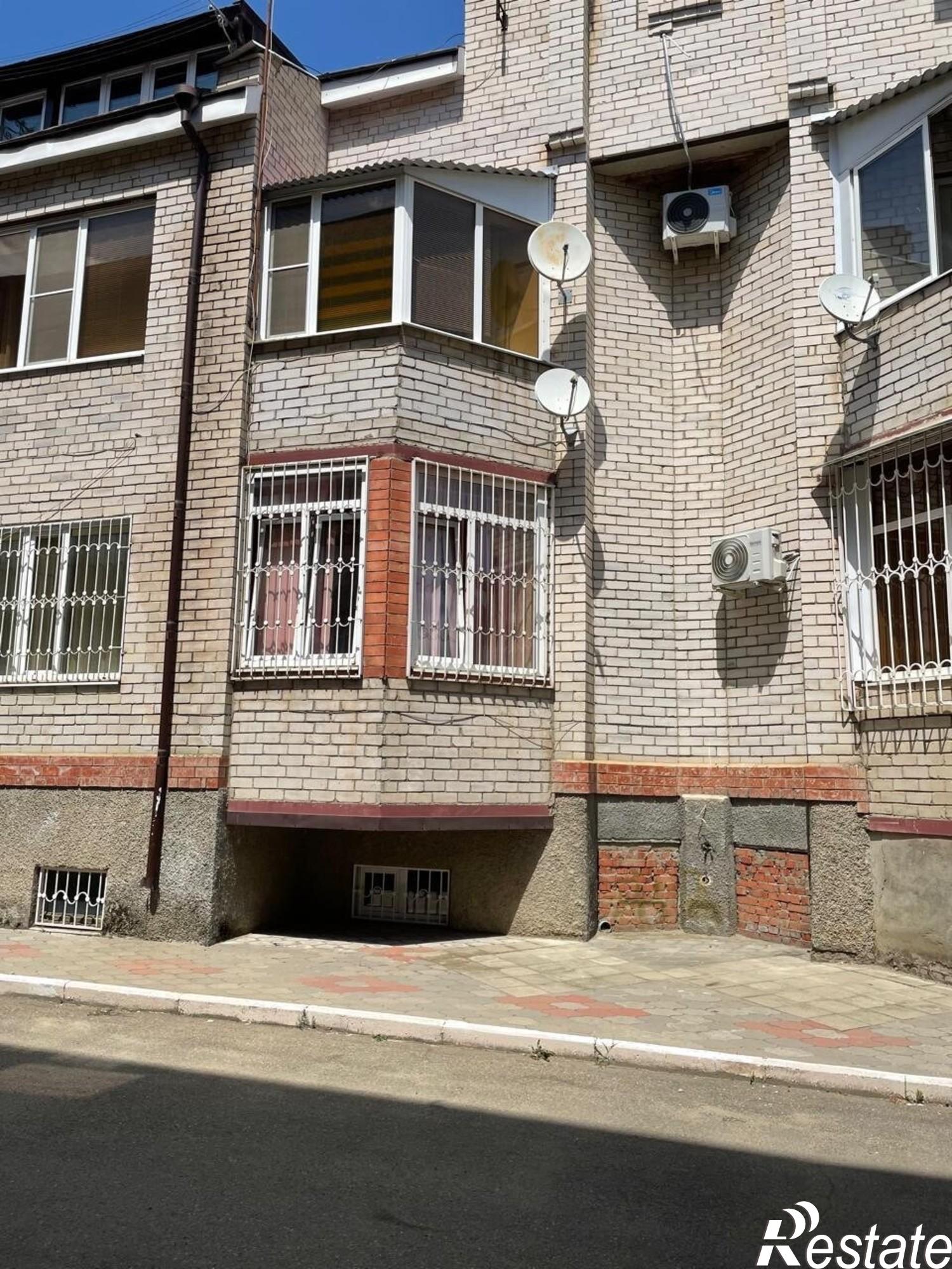 Купить гараж, место в паркинге за 1 800 000 рублей на Розы Люксембург ул., 168-170