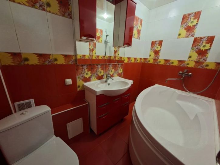 3-комн квартира Луначарского ул., 9