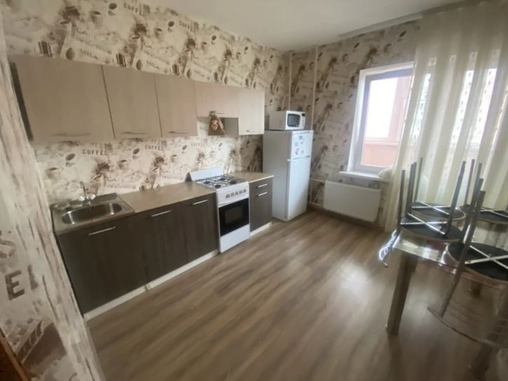 1-комн квартира Авиаторов проспект, 4