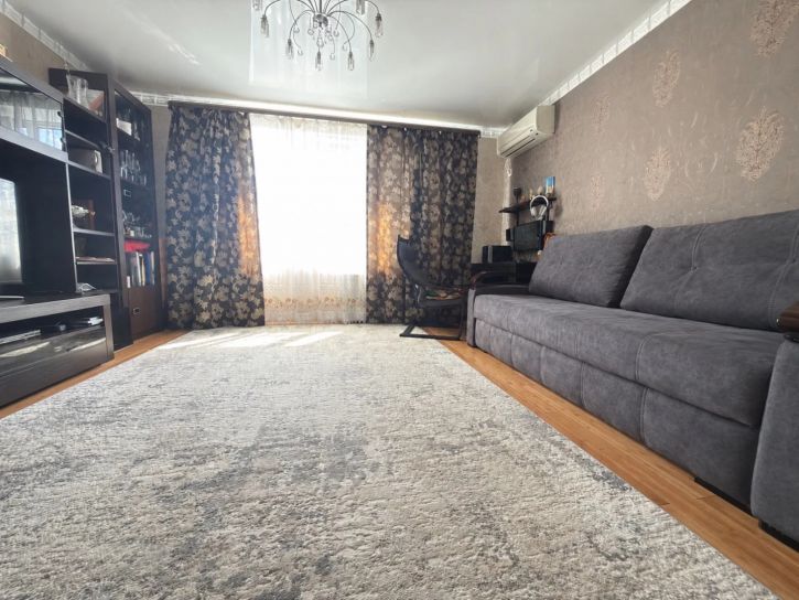 3-комн квартира Луначарского ул., 102