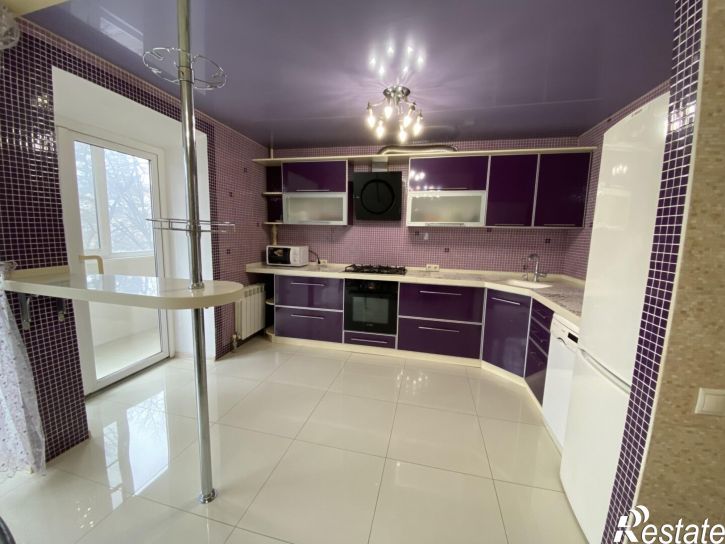 3-комн квартира Советской Армии ул., 32