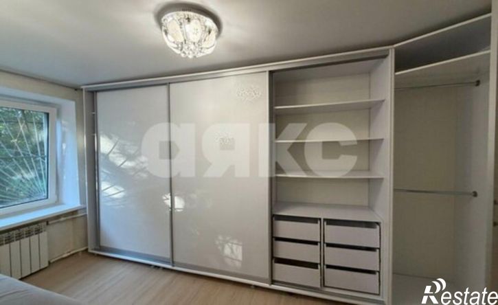 3-комн квартира ул 11-я Линия, 1,  д. 1