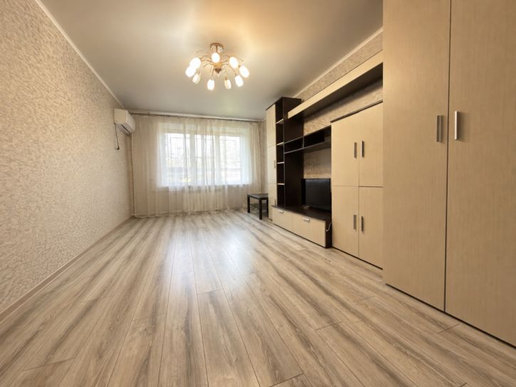 3-комн квартира Советской Армии ул., 222/1
