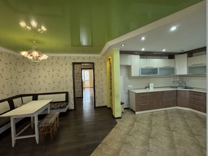 3-комн квартира Каспарова ул., 43