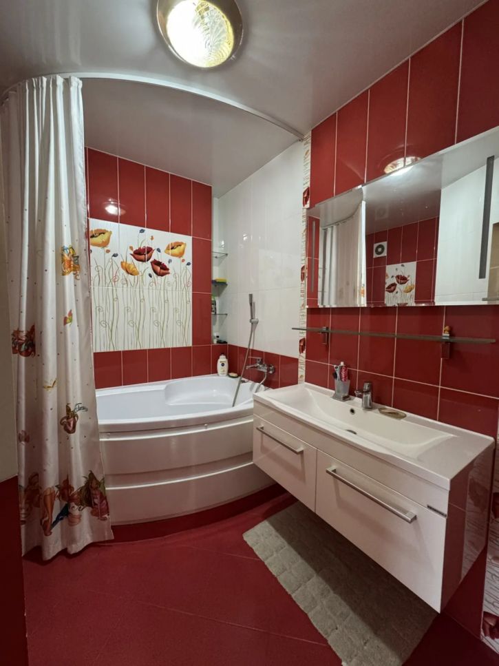 3-комн квартира Каспарова ул., 43