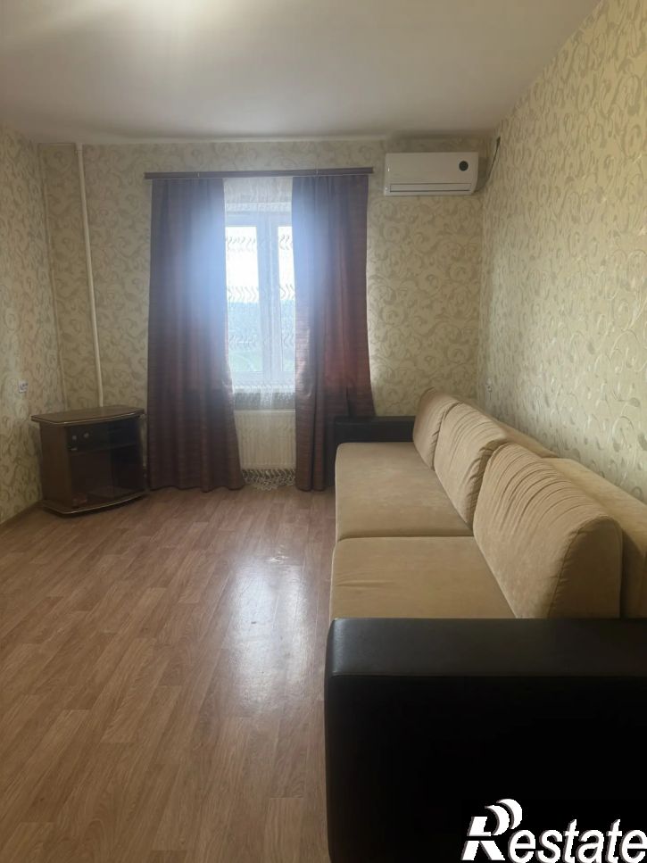 1-комн квартира Авиаторов проспект, 4